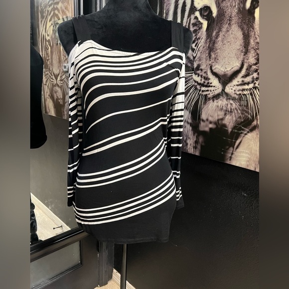 🖤🤍LIKE NEW INC INTERNATIONAL CONCEPTS BLACK AND WHITE STRIPED BLOUSE SZ M🤍🖤 - Picture 2 of 6